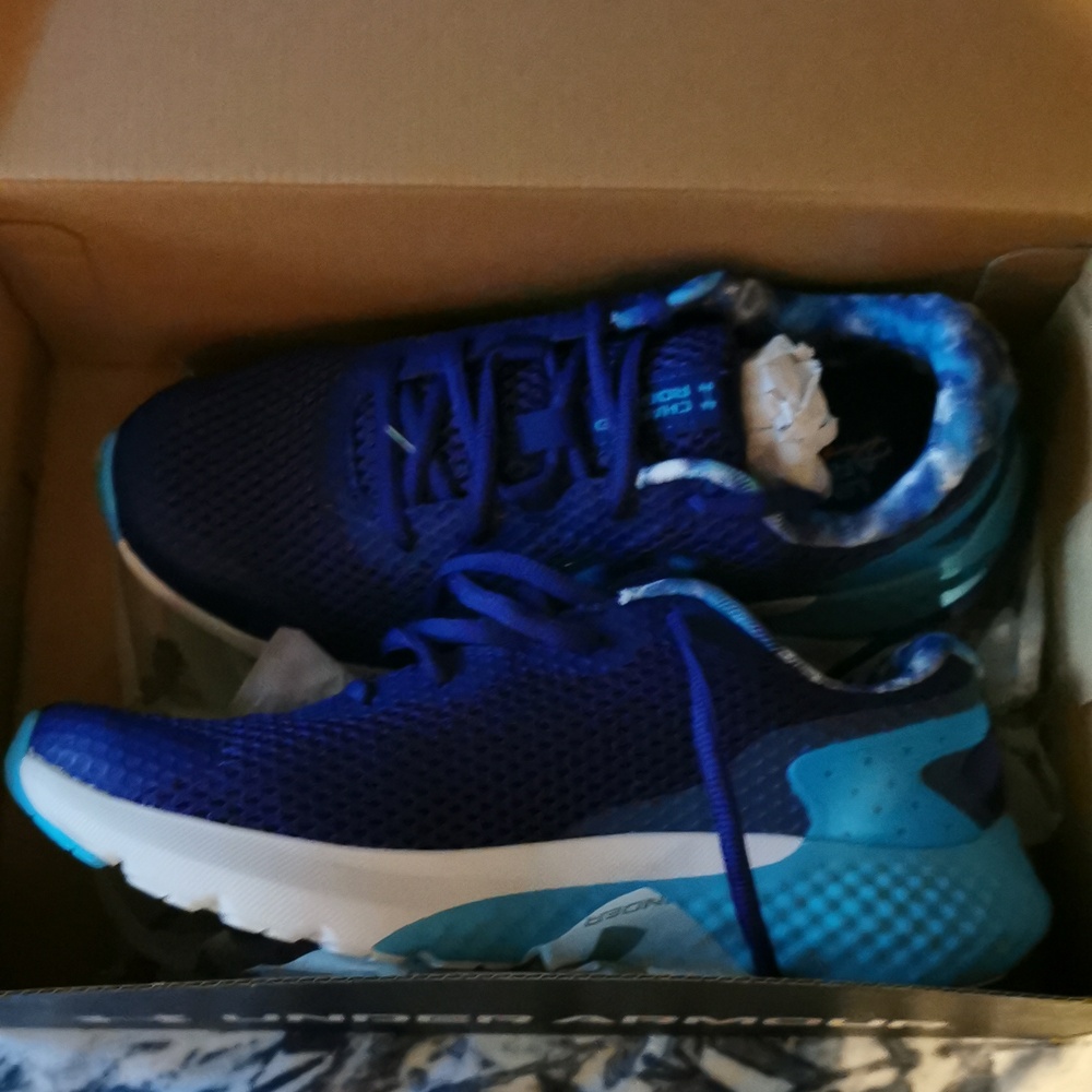 UNDER ARMOUR Youth BGS Charged Rouge Athletic Shoe 5.5 Y size